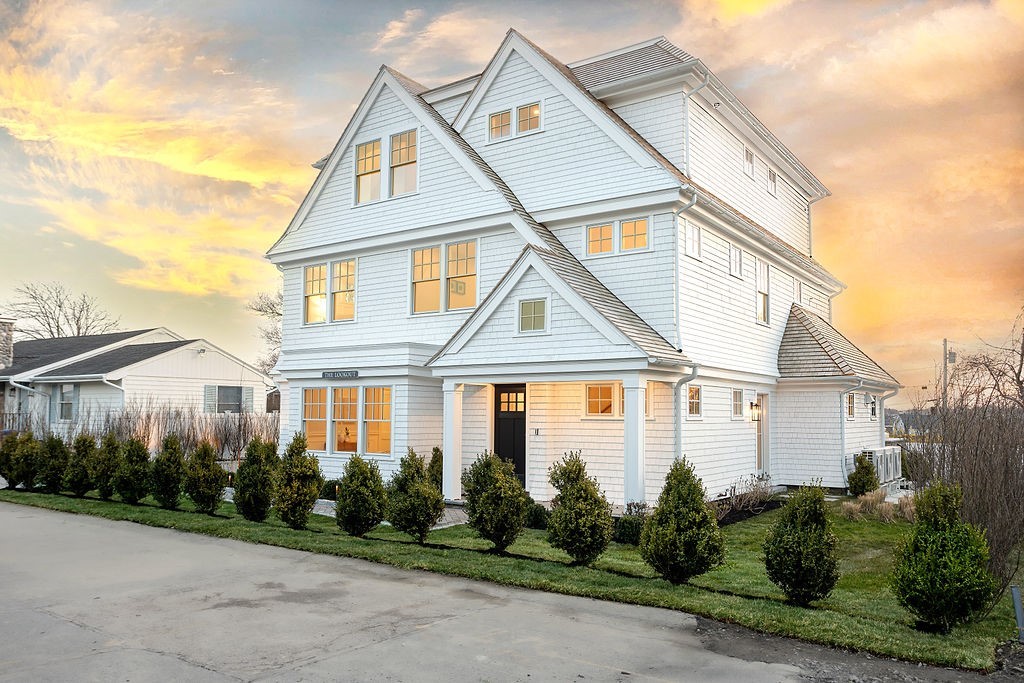 10 Stimpson Street, Middletown, Rhode Island