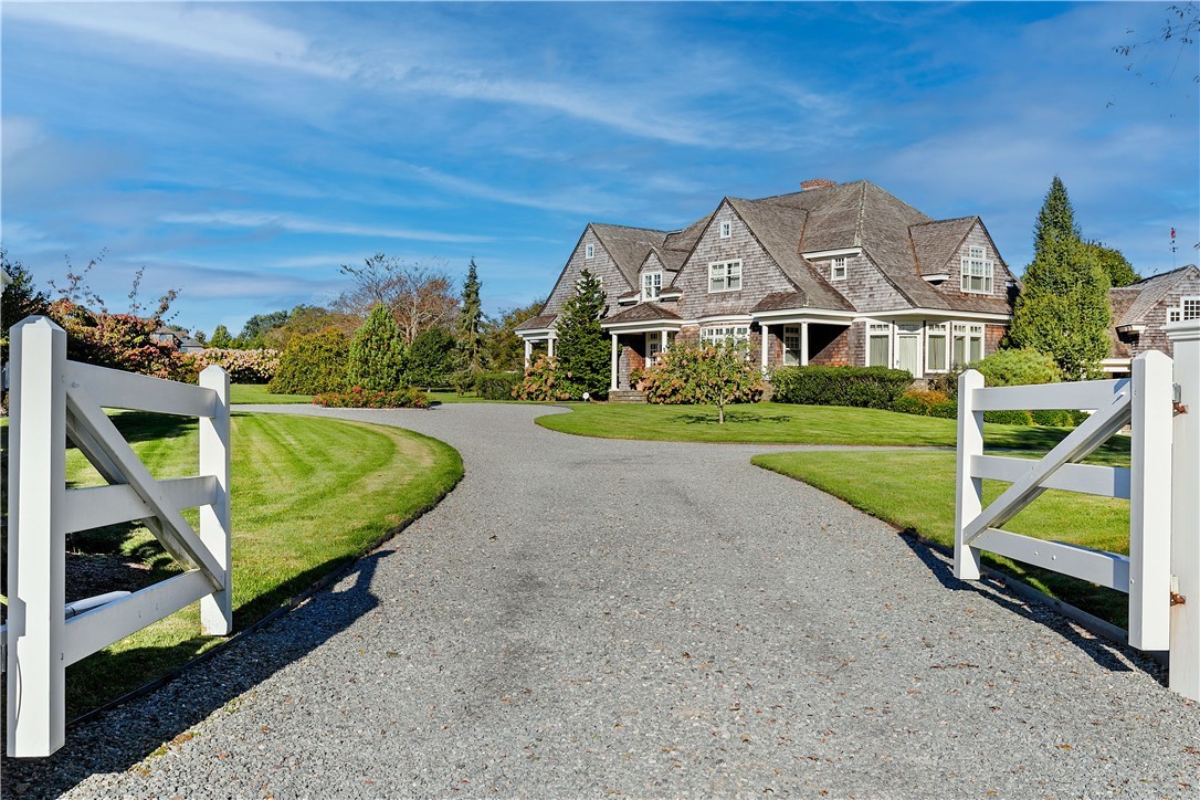 110 Farmlands Drive, Portsmouth, Rhode Island
