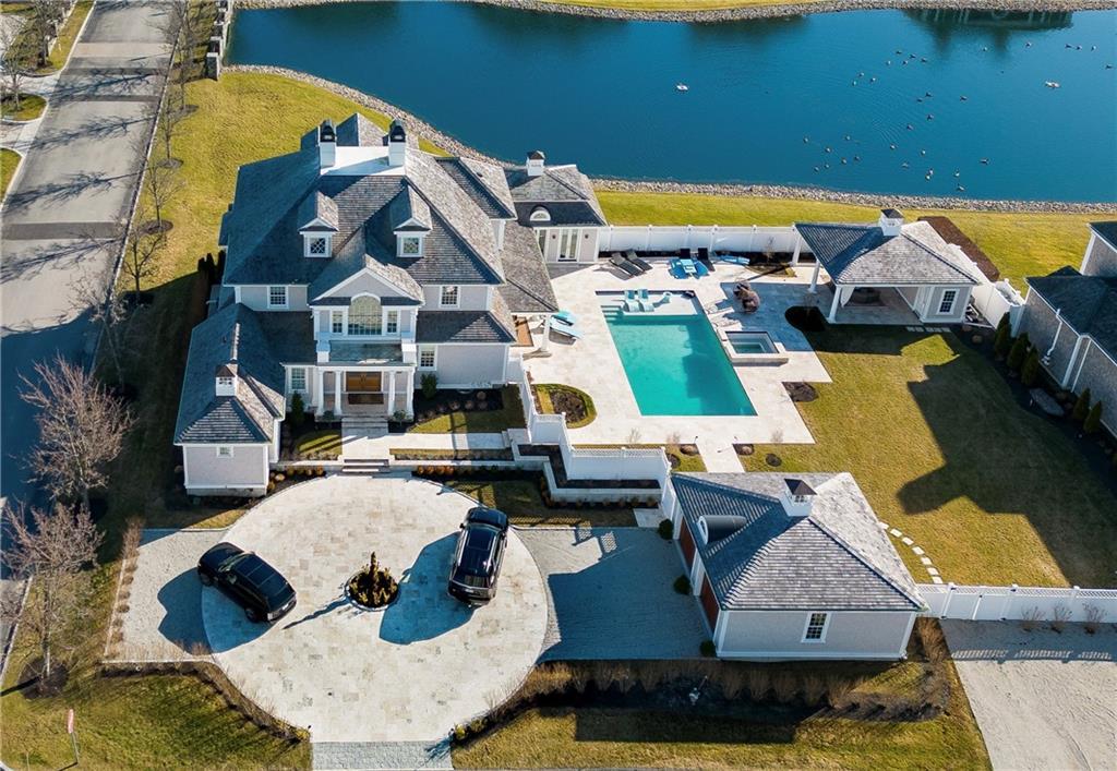 52 Carnegie Abbey Lane, Portsmouth, Rhode Island