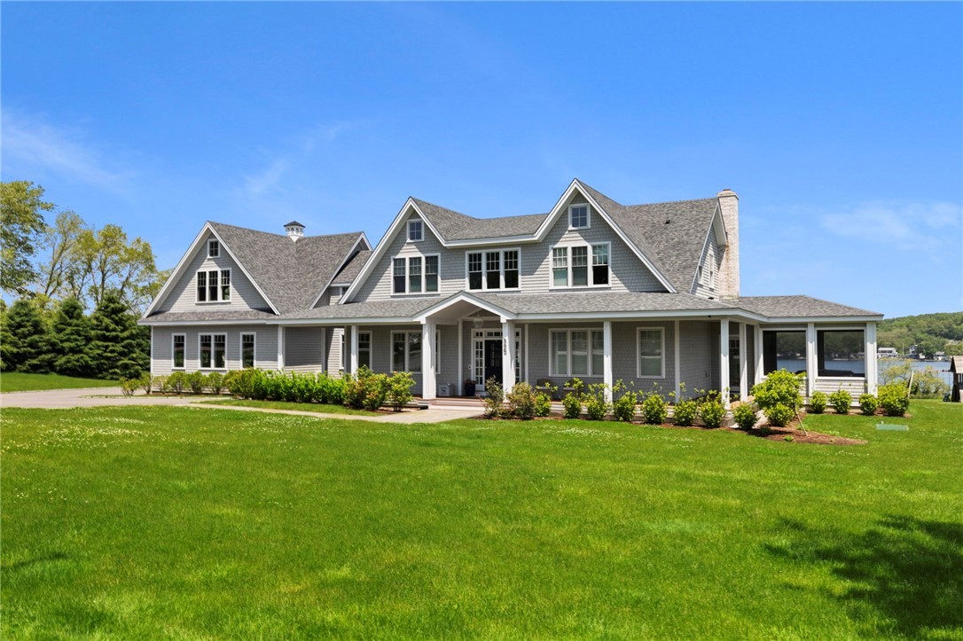 586 Nanaquaket Road, Tiverton, Rhode Island