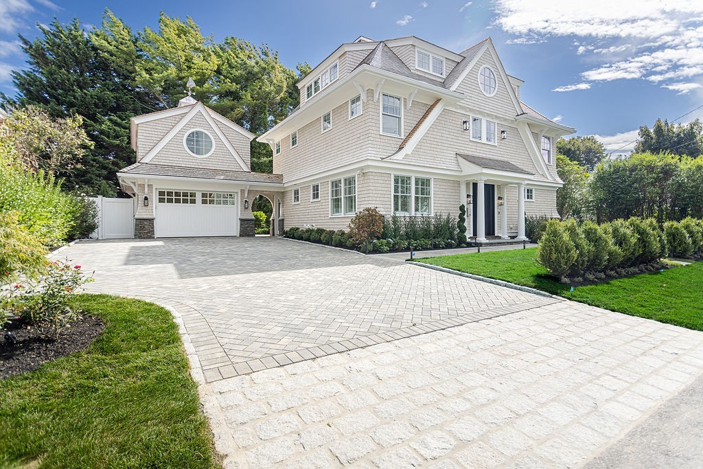 84 Coggeshall Avenue, Newport, Rhode Island